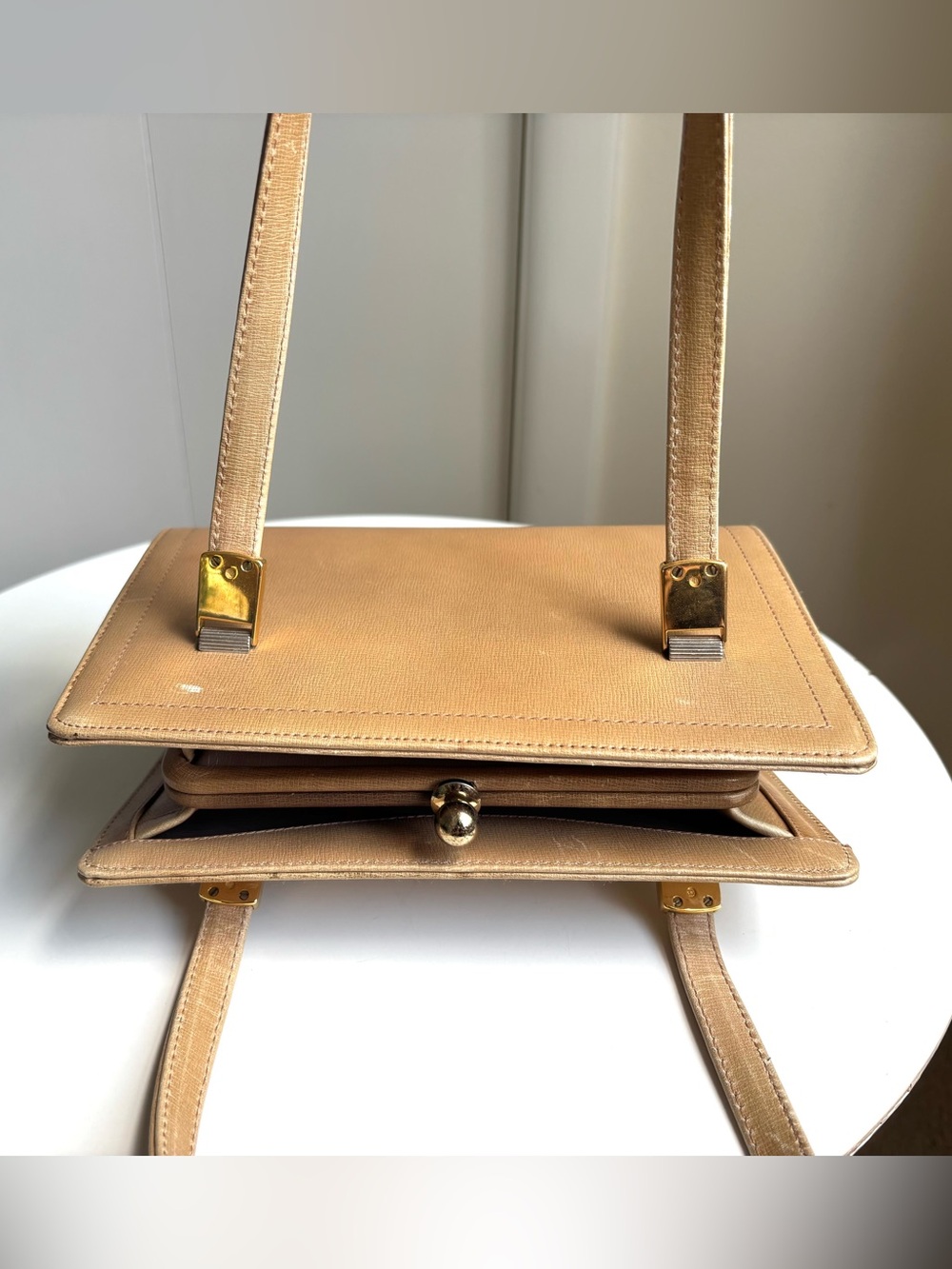 Vintage Koret Tan Leather Structured Shoulder Handbag Purse with Gold Hardware - Picture 12 of 13